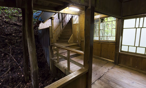 The stairs leading to the riverside open-air baths