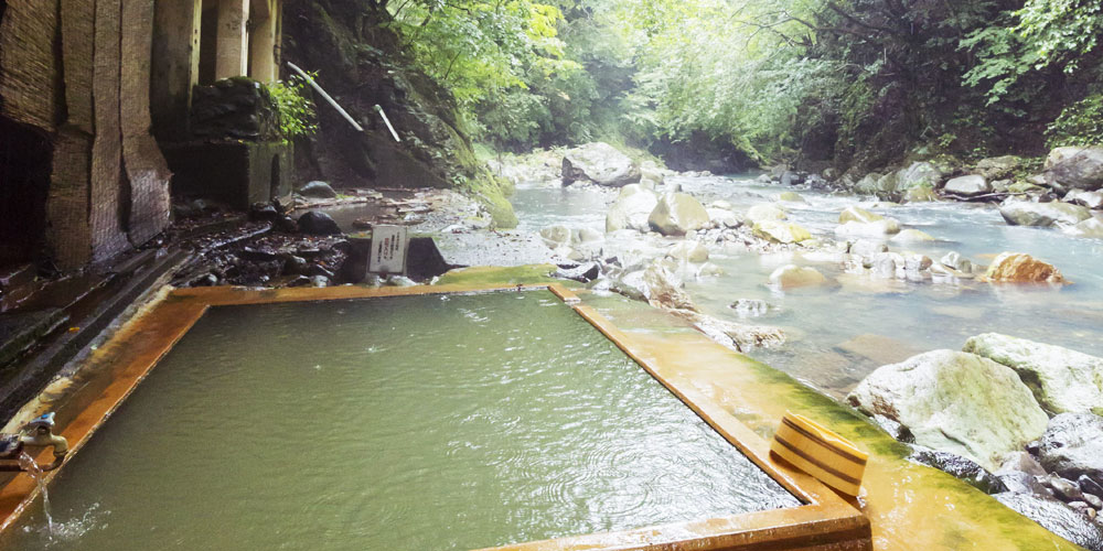 Riverside open-air bath Women-only